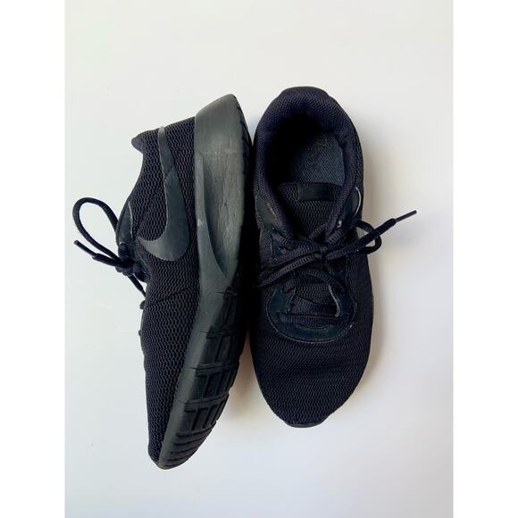 Nike Black Tanjun Black Running shoes Women's 8 & 6.5Y - Picture 1 of 7